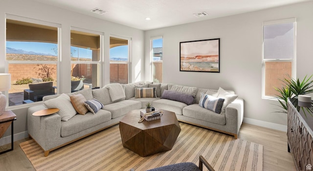 4712 W 2820 S, Hurricane, UT 84737 - living area featuring baseboards, light wood-style flooring, and recessed lighting