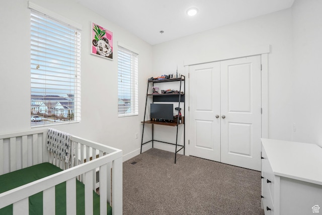 bedroom featuring carpet, a closet, and baseboards
