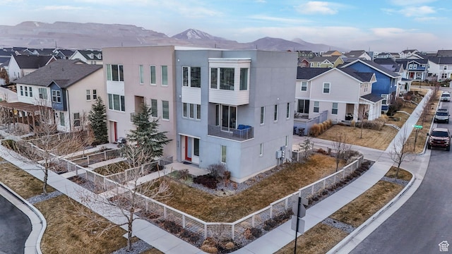 bird's eye view featuring a residential view and a mountain view