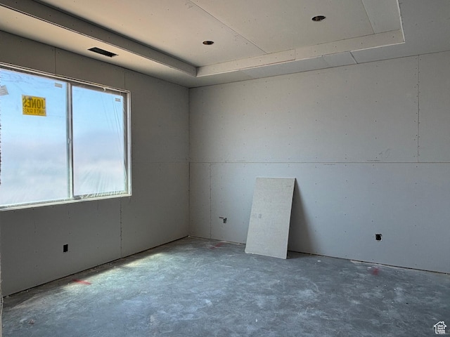 1555 W 470 N, Hurricane, UT 84737 - unfurnished room with a raised ceiling and concrete floors