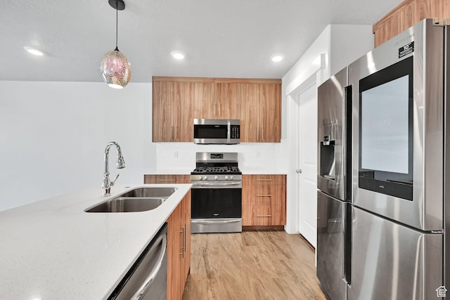 6512 S 390 E, South Weber, UT 84405 - kitchen with pendant lighting, stainless steel appliances, light wood-style flooring, a sink, and modern cabinets