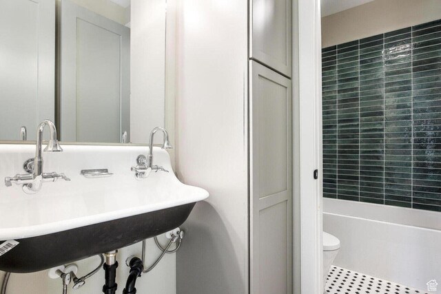 386 W Ascent Dr Unit 257, Hideout, UT 84036 - full bathroom featuring tile patterned flooring, toilet, a sink, a shower, and a tub