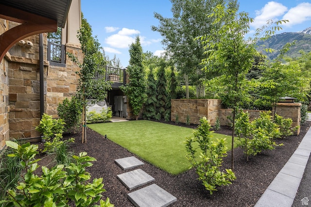 17 S Crosshill Ln, Sandy, UT 84092 - view of yard featuring a mountain view