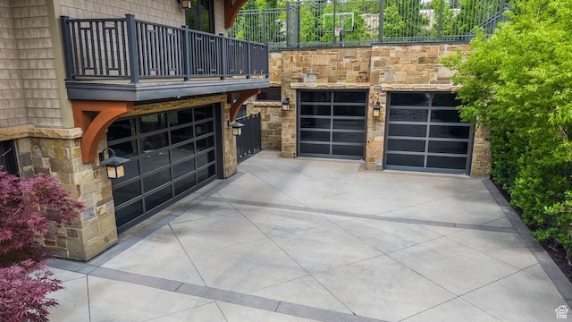 17 S Crosshill Ln, Sandy, UT 84092 - garage with driveway