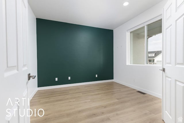 spare room with visible vents, recessed lighting, light wood-type flooring, and baseboards