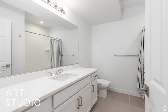 bathroom with tile patterned floors, toilet, curtained shower, baseboards, and vanity