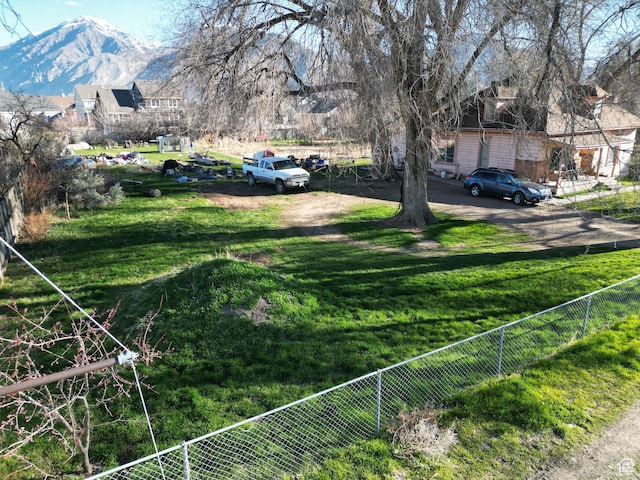 view of yard with fence and a mountain view