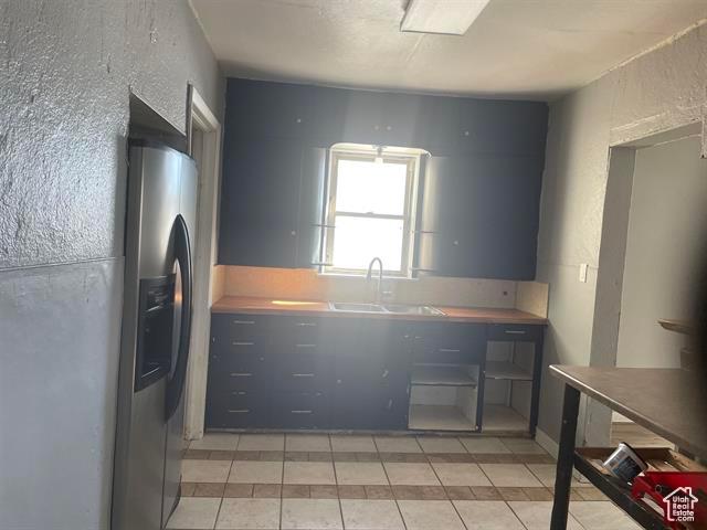 161 E 4th S, Soda Springs, ID 83276 - kitchen with a textured wall, a sink, and stainless steel fridge with ice dispenser