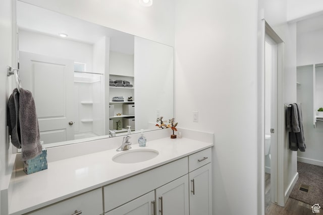 bathroom with visible vents, vanity, and baseboards