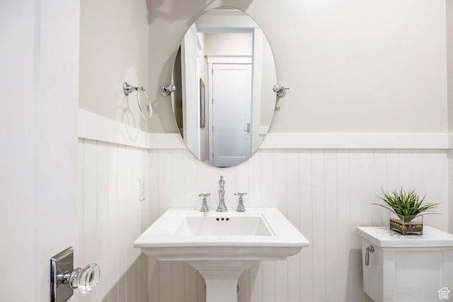 884 E Fence Post Rd S, Fruit Heights, UT 84037 - half bath with a wainscoted wall