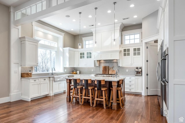 884 E Fence Post Rd S, Fruit Heights, UT 84037 - kitchen featuring visible vents, an island with sink, light countertops, white cabinetry, and a sink