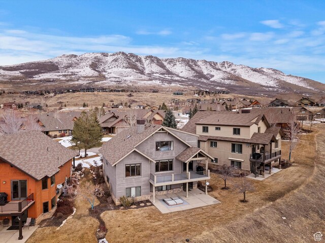 bird's eye view featuring a residential view and a mountain view