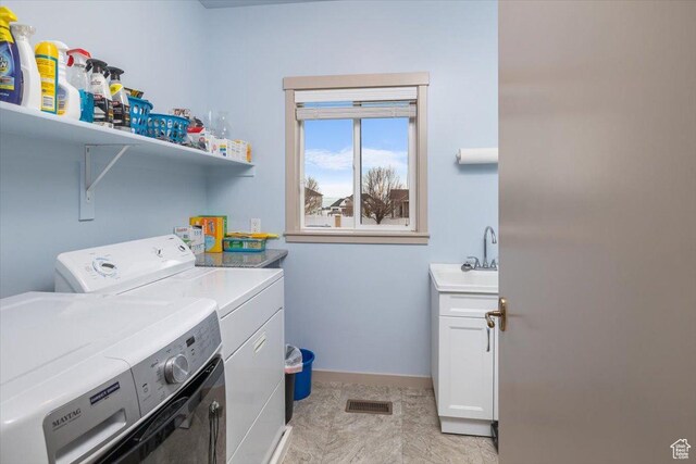 3879 S Mcgregor Ln, Saratoga Springs, UT 84045 - washroom featuring baseboards, visible vents, independent washer and dryer, and a sink