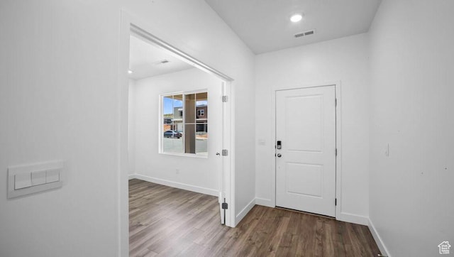 1726 S Wolverine Way Unit 174, Washington, UT 84780 - foyer entrance featuring wood finished floors, visible vents, and baseboards
