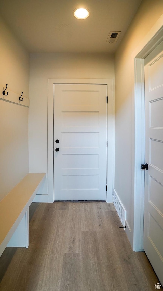 954 W 1880 S, Syracuse, UT 84075 - mudroom featuring baseboards, wood finished floors, visible vents, and recessed lighting
