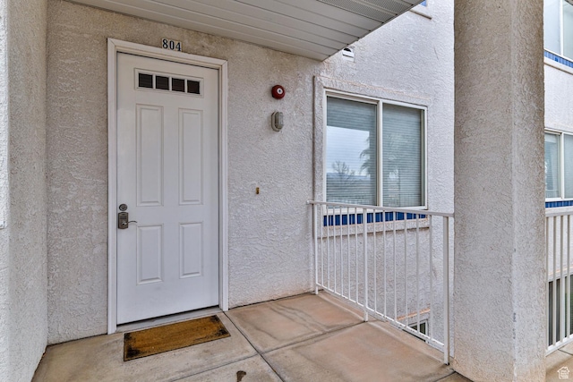 view of exterior entry with stucco siding
