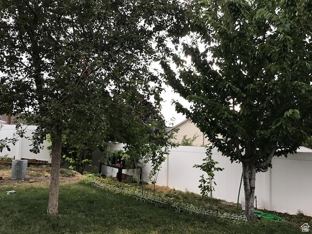 view of yard featuring a fenced backyard