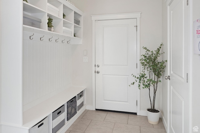417 N Hill Farms Ln, Kaysville, UT 84037 - mudroom with light tile patterned floors and baseboards