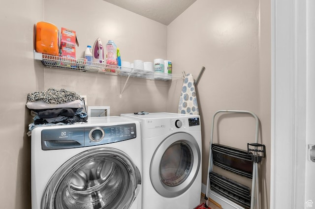 2616 N Elm Dr, Lehi, UT 84043 - laundry area featuring a textured ceiling, laundry area, and washing machine and dryer