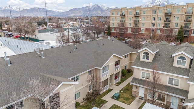 bird's eye view featuring a mountain view