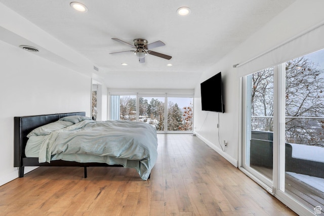bedroom featuring light wood-style flooring, visible vents, baseboards, and recessed lighting