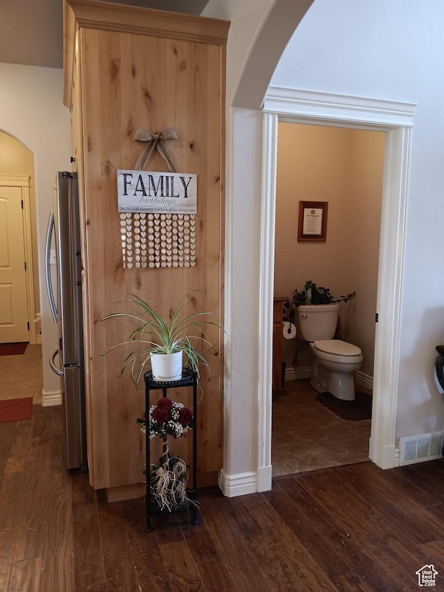 4680 N 4500 W, Cedar City, UT 84721 - hall featuring arched walkways, dark wood finished floors, visible vents, and baseboards