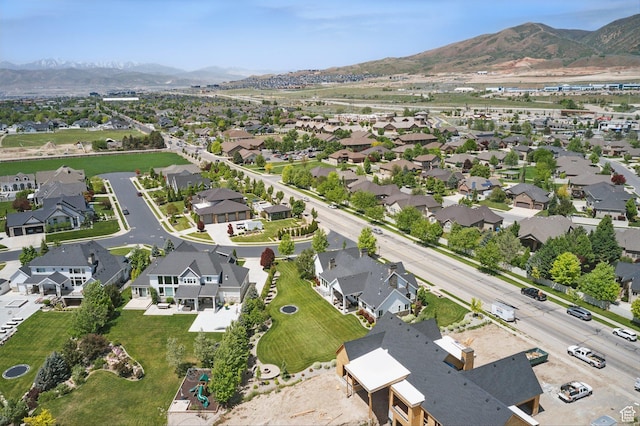view of property location featuring a mountainous background and nearby suburban area
