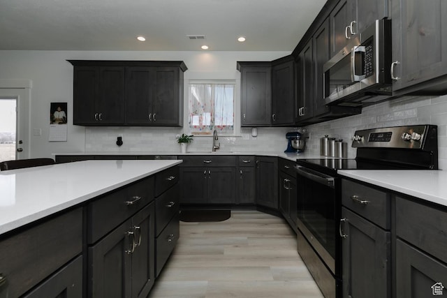 637 S 4th W, Preston, ID 83263 - kitchen featuring appliances with stainless steel finishes, plenty of natural light, decorative backsplash, light countertops, and recessed lighting