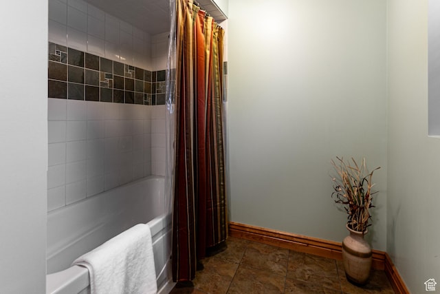 1963 E Rio Way E, Sandy, UT 84093 - full bath featuring shower / tub combo with curtain and baseboards