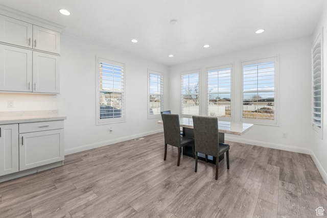 dining area featuring recessed lighting, baseboards, and light wood-style floors