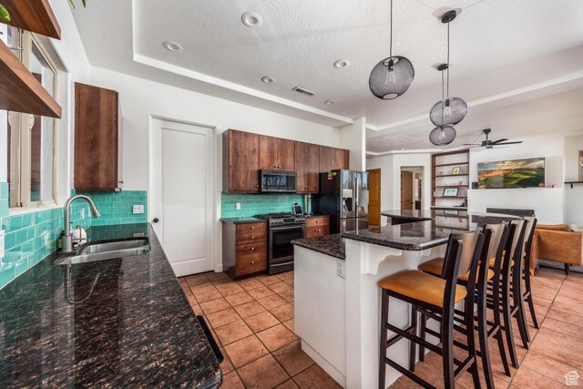 340 N Snow Canyon Dr Unit 4, Ivins, UT 84738 - kitchen featuring stainless steel appliances, a breakfast bar, a kitchen island, a sink, and hanging light fixtures
