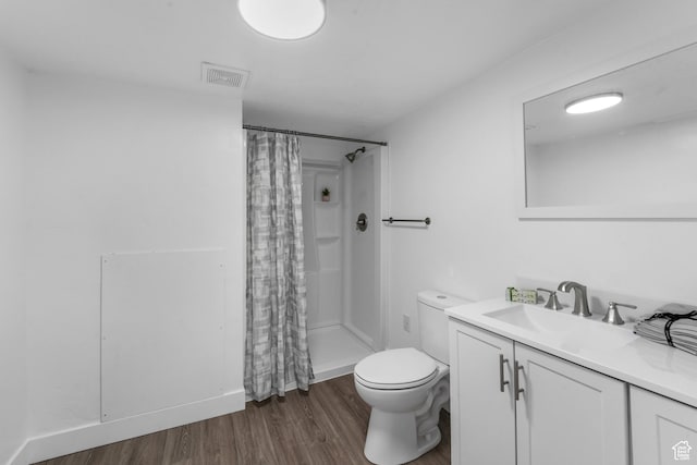 full bathroom featuring toilet, curtained shower, wood finished floors, and visible vents
