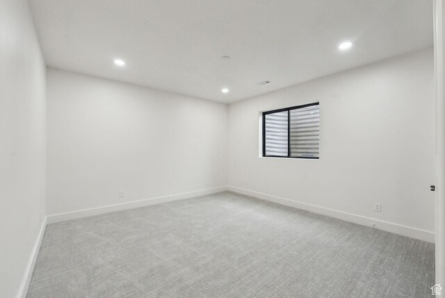 unfurnished room featuring recessed lighting, baseboards, and light colored carpet