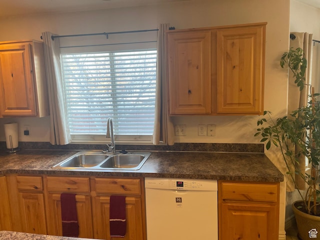564 W 475 N, Clearfield, UT 84015 - kitchen featuring a sink, dark countertops, and dishwasher