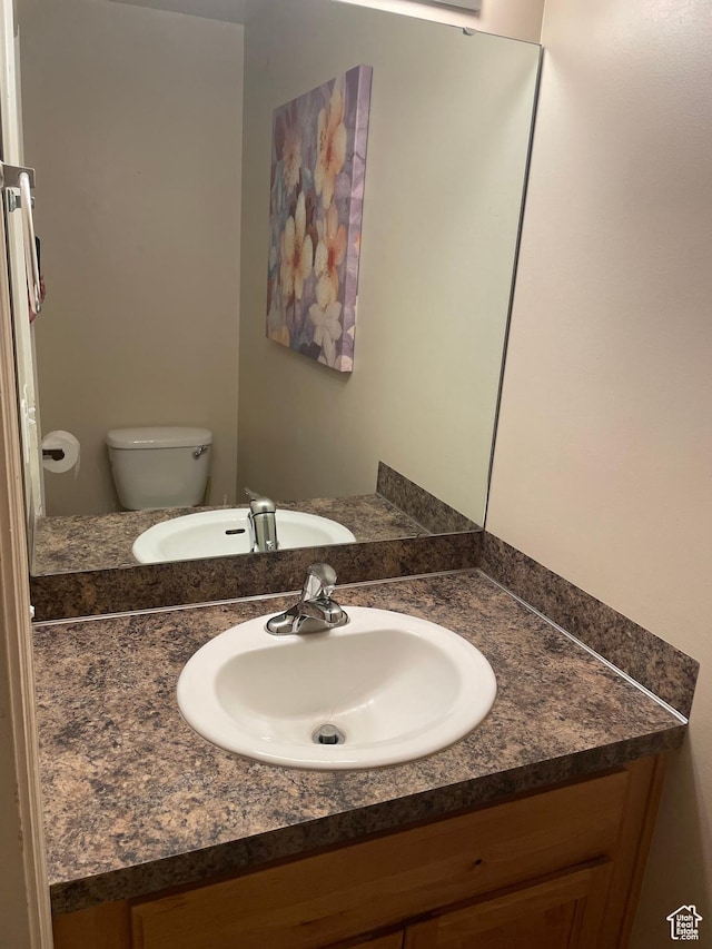 564 W 475 N, Clearfield, UT 84015 - bathroom with toilet and vanity