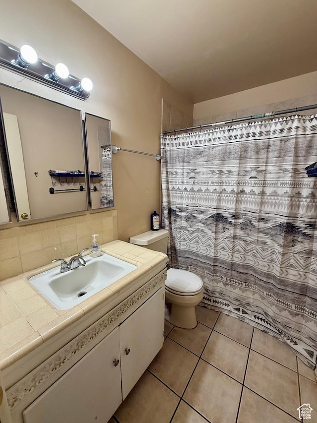 full bathroom featuring tile patterned flooring, toilet, vanity, decorative backsplash, and a shower with curtain