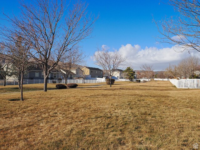 121 E Amber Rd, Saratoga Springs, UT 84045 - view of yard featuring a residential view