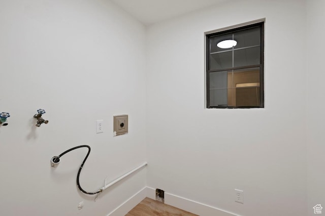 9971 S Dunsinane Dr W, South Jordan, UT 84009 - laundry room featuring hookup for a washing machine, hookup for a gas dryer, laundry area, and baseboards