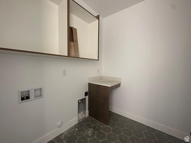 591 S 1800 W, Hurricane, UT 84737 - clothes washing area with dark tile patterned flooring, baseboards, cabinet space, and hookup for a washing machine