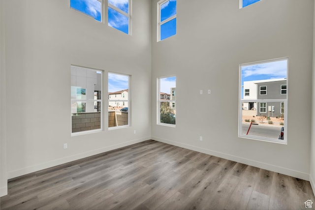 560 W Aqua Cv Unit 506, St George, UT 84790 - interior space featuring wood finished floors, a towering ceiling, and baseboards