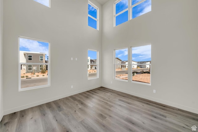 560 W Aqua Cv Unit 506, St George, UT 84790 - interior space featuring a towering ceiling, baseboards, and wood finished floors