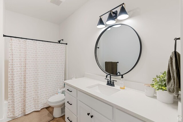 628 S 1080 E, Smithfield, UT 84335 - full bath with toilet, vanity, shower / bath combo with shower curtain, and wood finished floors