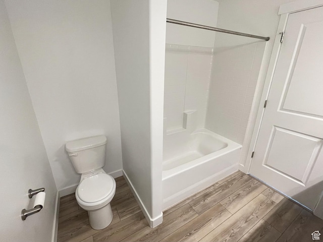 8416 N Sun Crest Dr, Eagle Mountain, UT 84005 - full bath with toilet, baseboards, wood finished floors, and bathing tub / shower combination