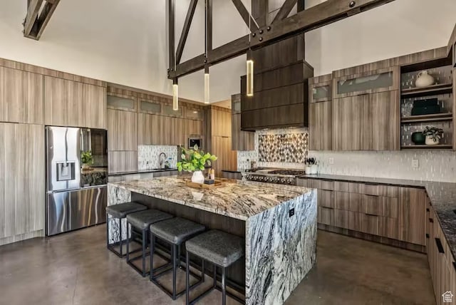 840 W Hilltop Ct, Francis, UT 84036 - kitchen with a kitchen bar, a center island, stainless steel fridge with ice dispenser, and modern cabinets
