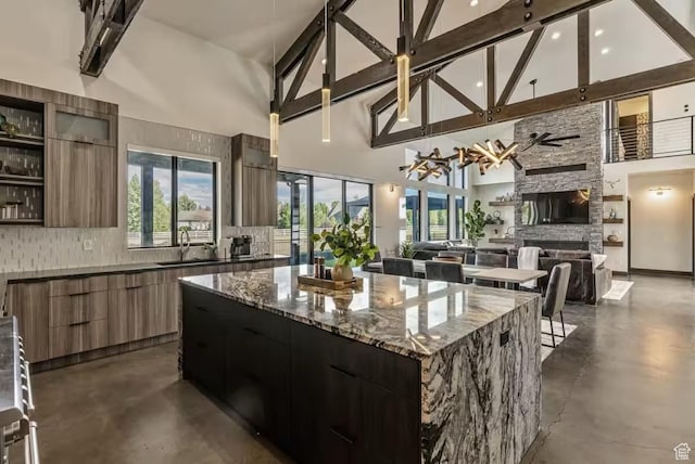 840 W Hilltop Ct, Francis, UT 84036 - kitchen featuring finished concrete flooring, a ceiling fan, modern cabinets, a sink, and backsplash