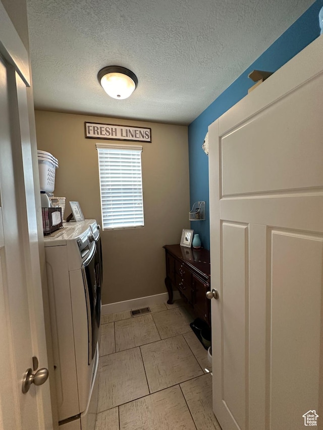 338 S 1230 E, Tooele, UT 84074 - laundry area featuring laundry area, independent washer and dryer, a textured ceiling, visible vents, and baseboards