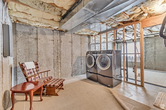 basement featuring washer and clothes dryer