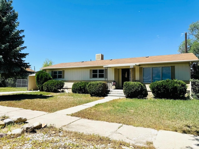 single story home featuring fence and a front lawn