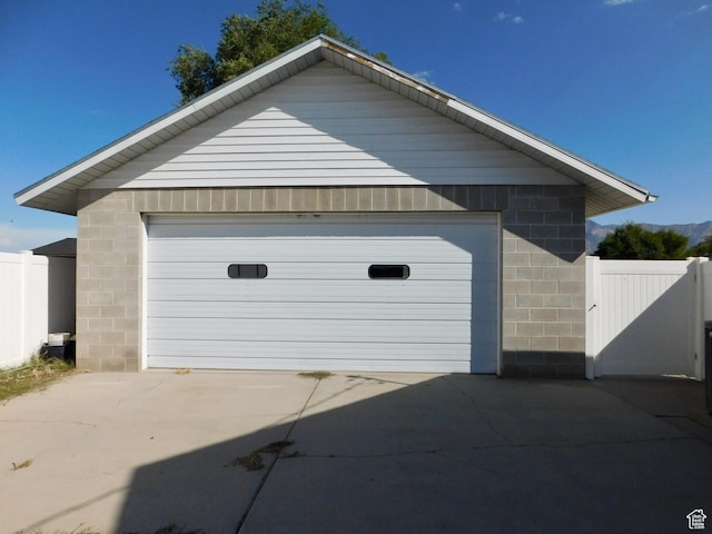 1660 W 700 S, Marriott Slaterville, UT 84404 - detached garage with fence