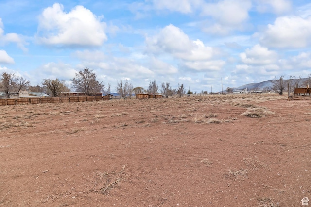 view of yard featuring a rural view